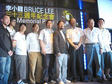 右：一番左端がブルース・リークラブの会長、黄耀強　(W.Wong)氏です 