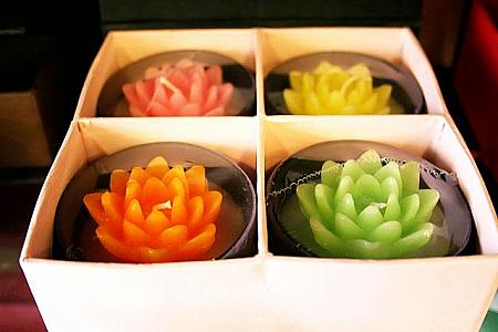蓮の花の形のキャンドル“禅”の4個セット。HK$79