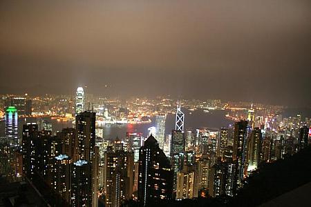 昼と夜、どちらの顔も魅力的なピークからの香港の景色