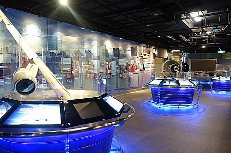 【航空探知館】<BR>飛行機の仕組みや歴史をわかりやすく紹介したミニ博物館。映画館の横にあります。無料。