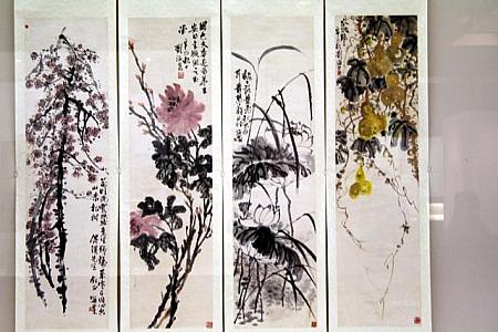 一番左　傳抱石(1904-1965)、左から2番目と4番目　劉海粟(1896-1994)