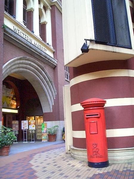 こんなにかわいい、イギリス式の郵便ポストを発見！