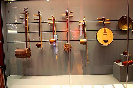 使用されていた中国楽器の数々。