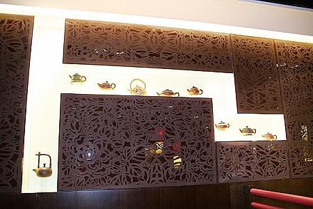 潮州名物「工夫茶」（コンフー・チャ）のポットをあしらった壁の装飾。