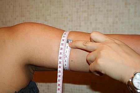 2回目の施術を終えて、最終的に右腕28cm→27cm、左腕28.5→27.5cm　
に！