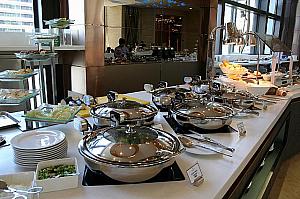 東南アジアの料理の数々です。種類が多く、それぞれの国の特色を活かした代表的な料理が揃っています。