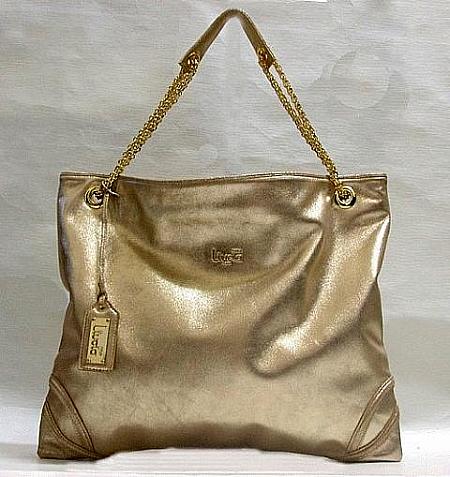 金色が美しいアンナ・ショルダーバッグ（HK$1650）