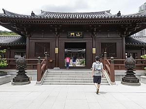 まずお寺の入口「山門」