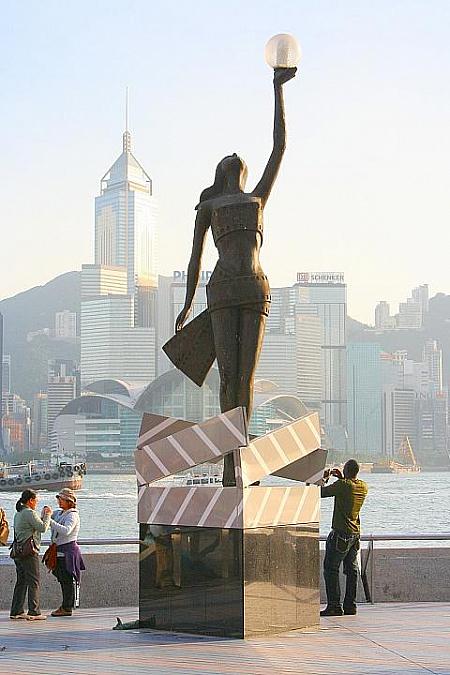 香港のアカデミー賞『香港金像賞』のブロンズ像