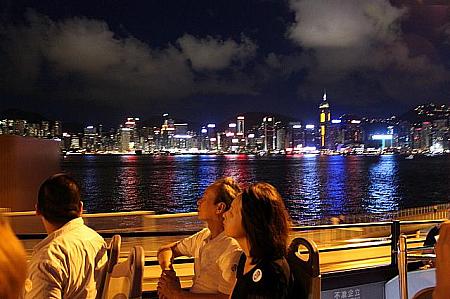 スタートは、ビクトリアハーバー越しに見える香港島の景色
