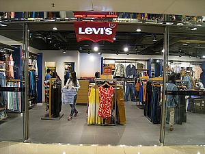*26. Levi's<BR>言わずと知れたジーンズの有名ブランドをお手頃な値段で。
