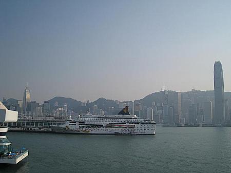 右にはICC、左には香港島が見えます。