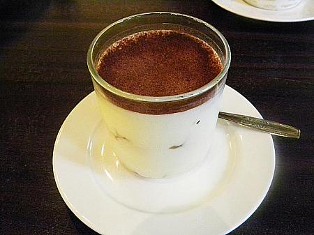 イタリアのカフェに来たのですからHomemade Traditional Tiramisu With Coffeeをぜひ