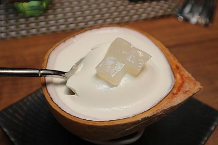 椰皇鮮奶布甸Baby Coconut Milk Pudding/ココナッツプリン。ココナツの風味豊かなぷりぷりのプリンは必食ですね。
