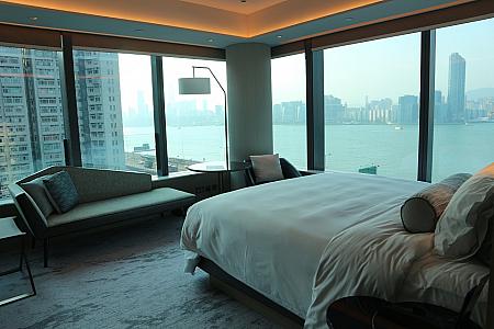 部屋の一例。大きな窓から眺める香港の景色は最高です！