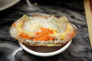■ 「蟹ミソたっぷりの蟹のお粥」
<br>こんな贅沢に蟹ミソが味わえるメニューもあります。たっぷり入った蟹ミソととろとろのお粥の相性はばっちり。