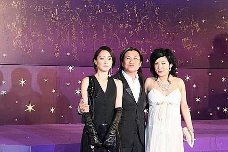 『如果・愛』のメンバー。左から、周迅、監督の陳可辛（ピーター・チャン）、彼の恋人で女優の呉君如（サンドラ・ン）。ちなみにサンドラはもうすぐ出産予定。