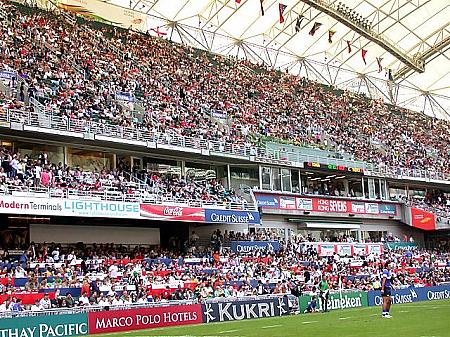 今年もたくさんの観衆に包まれた香港スタジアムです
