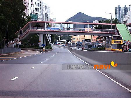 香港仔のメインストリート、
香港仔大道（Aberdeen Main Rd.）
などは高速道路のようによく
整備されています 
