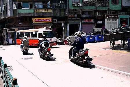 マカオのバイクの多さにはびっくり。ちょっと香港では見かけない風景です。