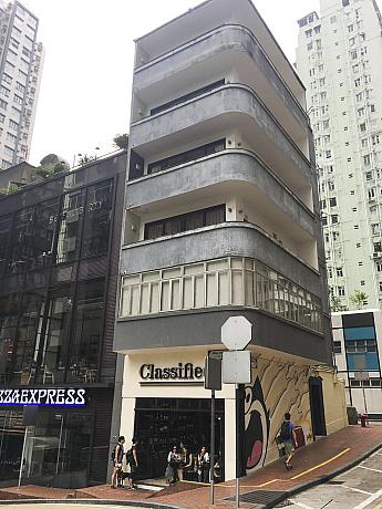 丸みを帯びた「角」が昔の香港の面影を残している唐樓。