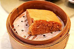 ワイガオマーライゴウ<br>


懐舊馬粒糕 <br>

中国風蒸しケーキ。甘さ控えめで、カステラに似たような味。定番のデザート。
 
