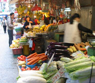 香港庶民の台所、街市には新鮮な食材の数々が並んでいます。 -旺角にて