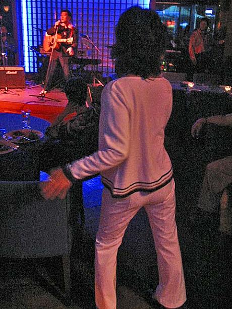 そしてナビを釘付けにしたこのおネー様。ダンスがとてもお上手。エルビスの曲に合わせてかなり踊りこんでいるとお見受けしました！！とってもカッコよかったです。