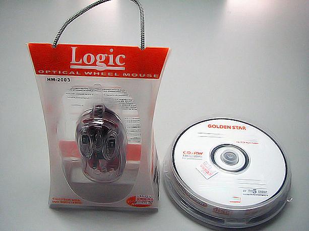 ナビが買ったものはオプティカルマウス（コードが伸び縮みするもの）HK$59　と　CD-RW　10枚入り　HK$45です。日本と比べてどうでしょうか？