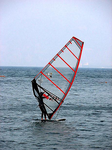 長洲出身のウィンドウサーフィンオリンピック金メダリスト、李麗珊さんは昔このビーチ（観音湾）で練習していたらしいです。