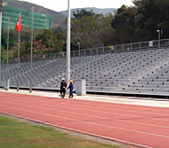 一気に温かくなったのでスポーツグランドへ行ってみました。 -香港仔運動場（Aberdeen Sports Ground）より