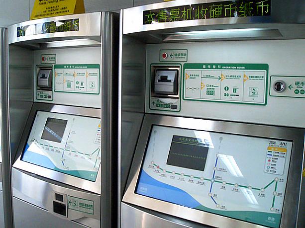 運賃は初乗りが2元、一番の長距離でも5元で乗ることができます。券売機は先に行き先を押してから該当金額を入れる香港式と同じです。
