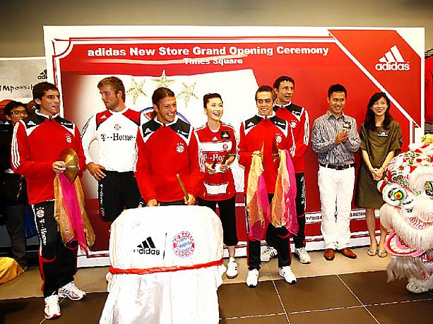 連休初日の6月30日、中国色が溢れる開幕。チャイニーズドラムと獅子舞のパフォーマンスがありました。