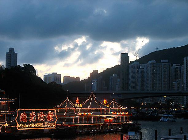 最後は夕暮れの景色。以上、香港ナビがアバディーンの水上からお送りしました！