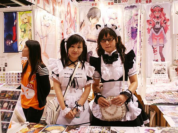 一番乗りは、三日前から並び始めました。とにかく、会場は子供と若者でいっぱい。