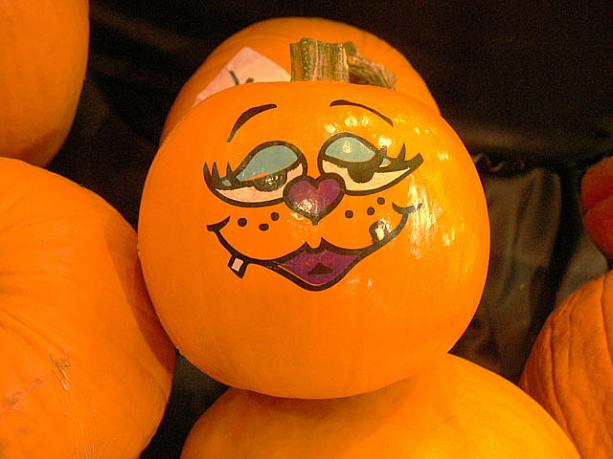ハロウィン用のジャック・オ・ランタンは、かぼちゃの提灯とでもいいましょうか、ハロウィンには欠かせないアイテムです。