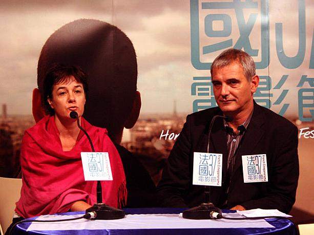 カンヌ映画祭でパルムドール賞を受賞したローラン・カンテ監督と、流暢な北京語で挨拶をして記者を驚かせたユニフランス北京代表のクリスティーナさん。