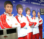 北京オリンピックで活躍したスター選手に会える？ -MTR&#33603;湾線尖沙咀駅構内より