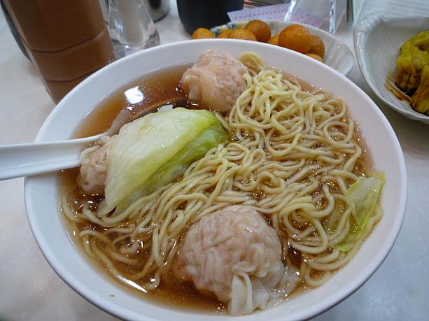 おいしいワンタン麺を探して?灣線の終点、?灣までやってきました。エビワンタン麺は1椀18ドル。