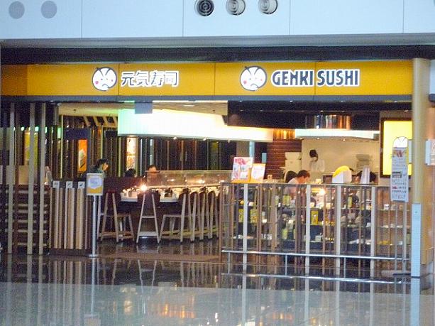 なぜか回転寿司レストランもあります。空港で回転寿司か…