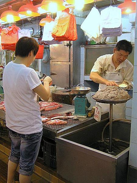 香港は新鮮な魚のすり身が売っているので、これとっても便利よ！