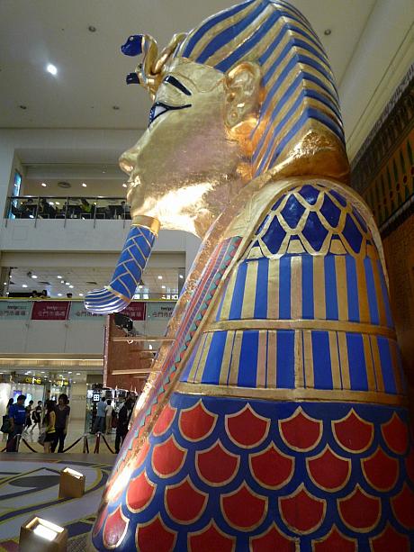 巨大ファラオを横から撮ってみました。大きい！！8月31日まで。