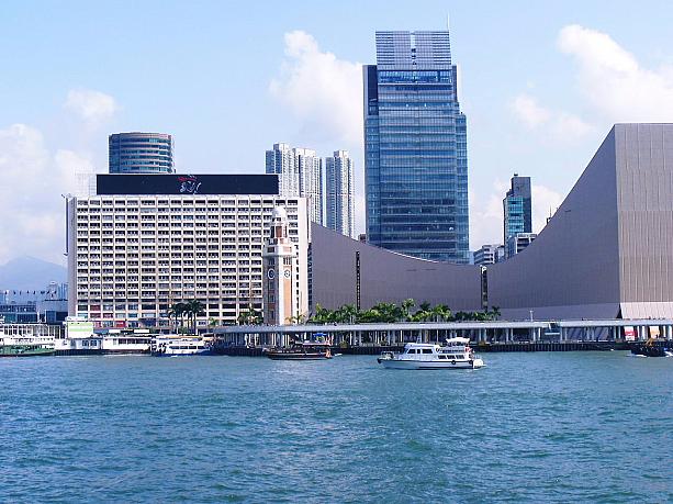 香港文化中心と尖沙咀鐘楼（クロックタワー）