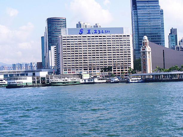 九龍半島と香港島とをつなぐスターフェリー乗り場