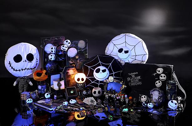 こわかわいいキャラクターグッズも勢ぞろい。今年のハロウィンも、ディズニーランドで決まり！