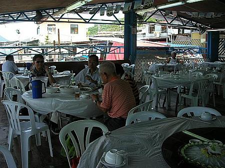 『海鮮島海鮮酒家』は、海の上にある雰囲気満点のシーフードレストラン。