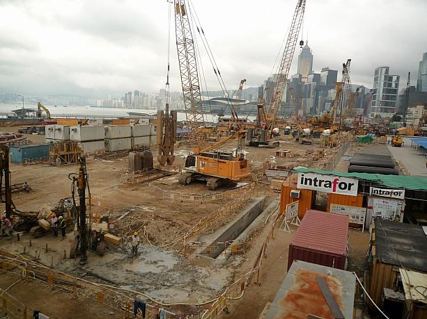 セントラルと金鐘を結ぶ道路で、セントラルエリアの渋滞緩和が期待されています。