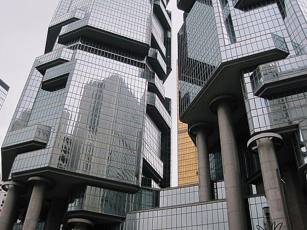 金鐘に位置するLippo Centre。複雑な形をしています。