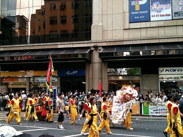 5月6日の天后節。新界にある元朗では、「元朗天后寶誕會景巡遊」という毎年恒例のパレードが行われました。