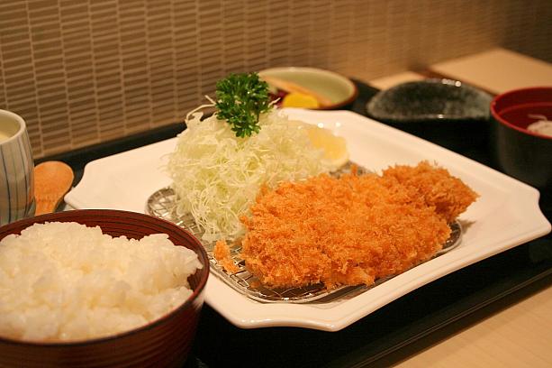 カツライス定食（HK$98）ランチタイムだからこそのこの値段！